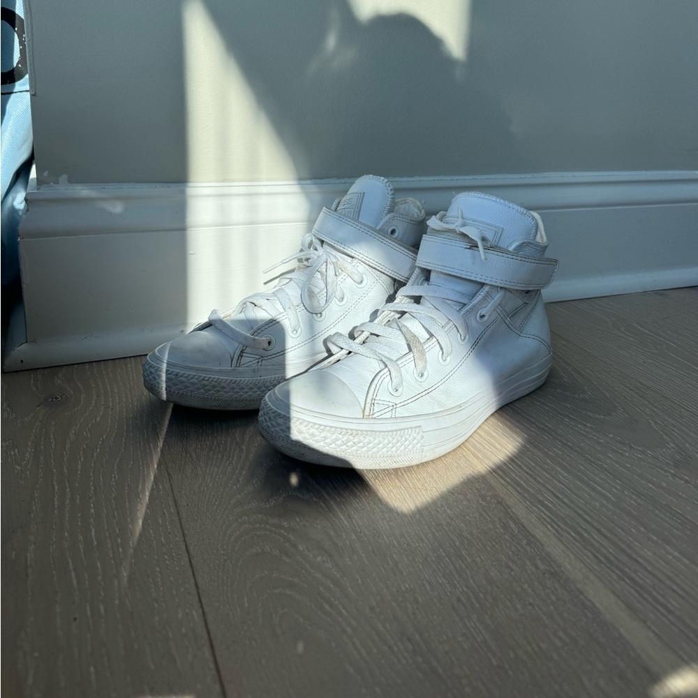 Converse size 8 leather chucks